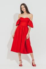 Червона сукня з відкритима плечима