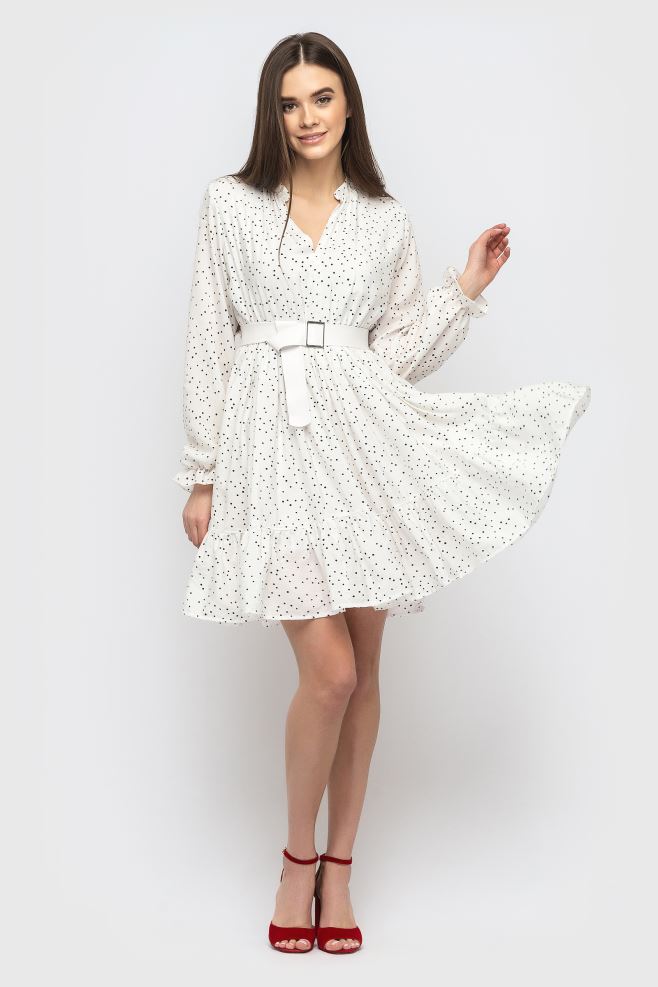 Біла сукня в дрібний горошок міні з шкіряним паском