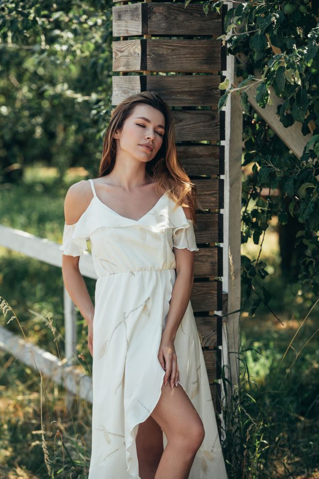 Сукня з воланами молочна з італійської бавовни