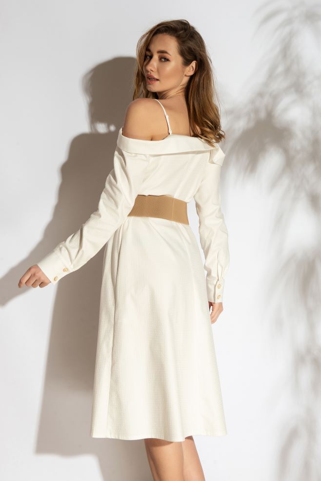 Біла сукня з відкритими плечима і паском з італійського котону