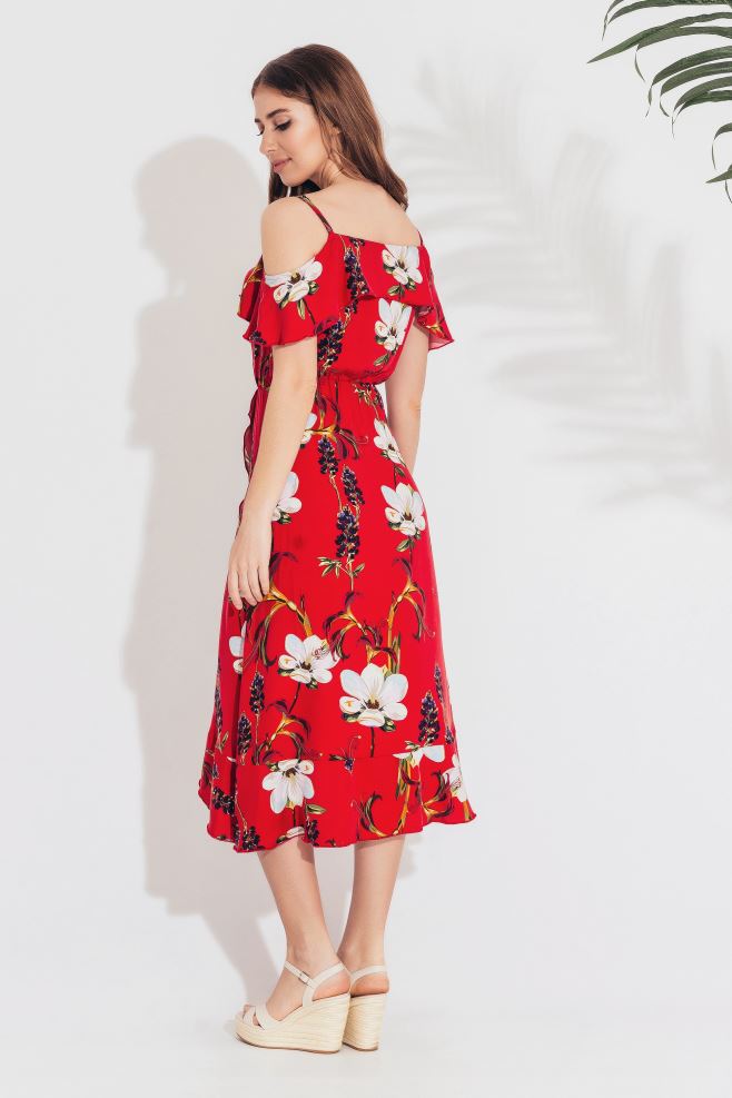Червона квіткова сукня з воланами і асиметричним низом з французького штапелю