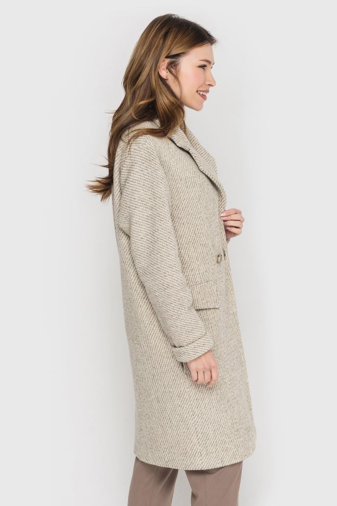 Бежево-молочне фактурне пальто з італійської шерсті