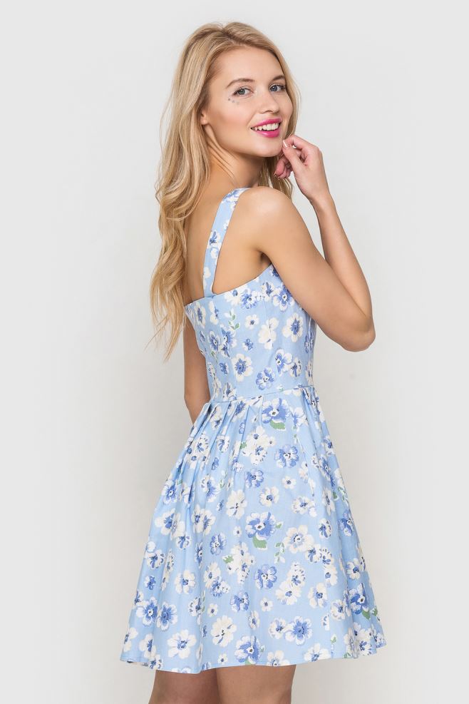 Сукня голуба у квіти