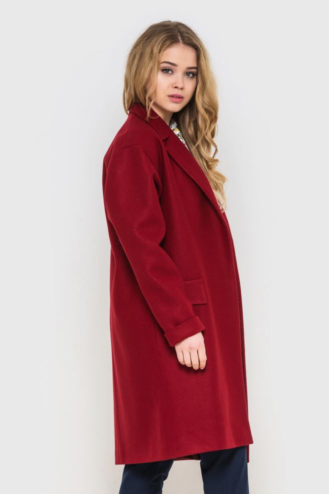 Пальто жіноче червоне зі спущенним плечем