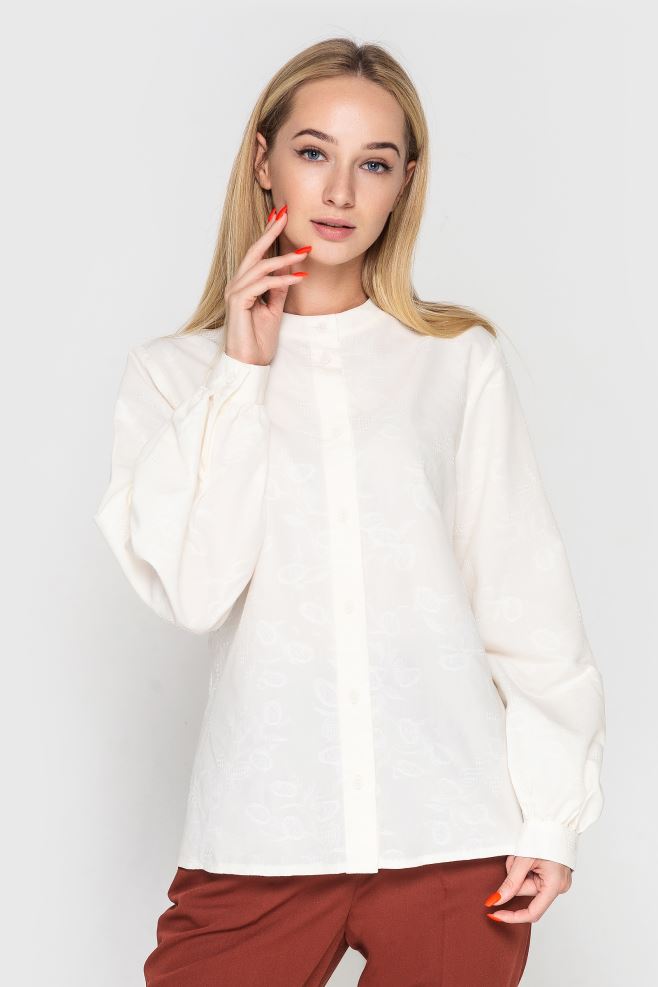 Молочна блуза в принт з ефектом вишивки з італійської бавовни