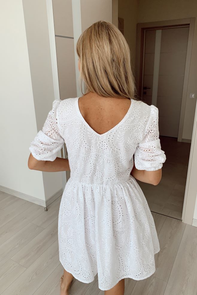 Біла сукня міні з прошви